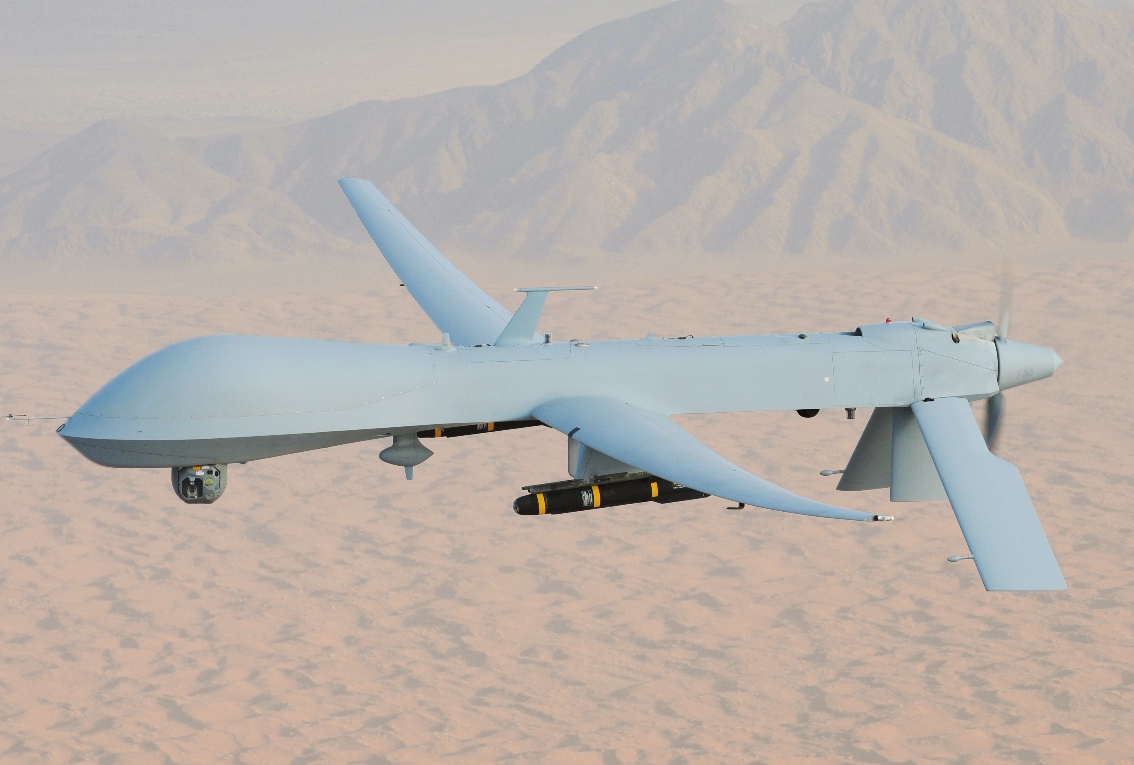 MQ-1_Predator%2C_armed_with_AGM-114_Hellfire_missiles.jpg