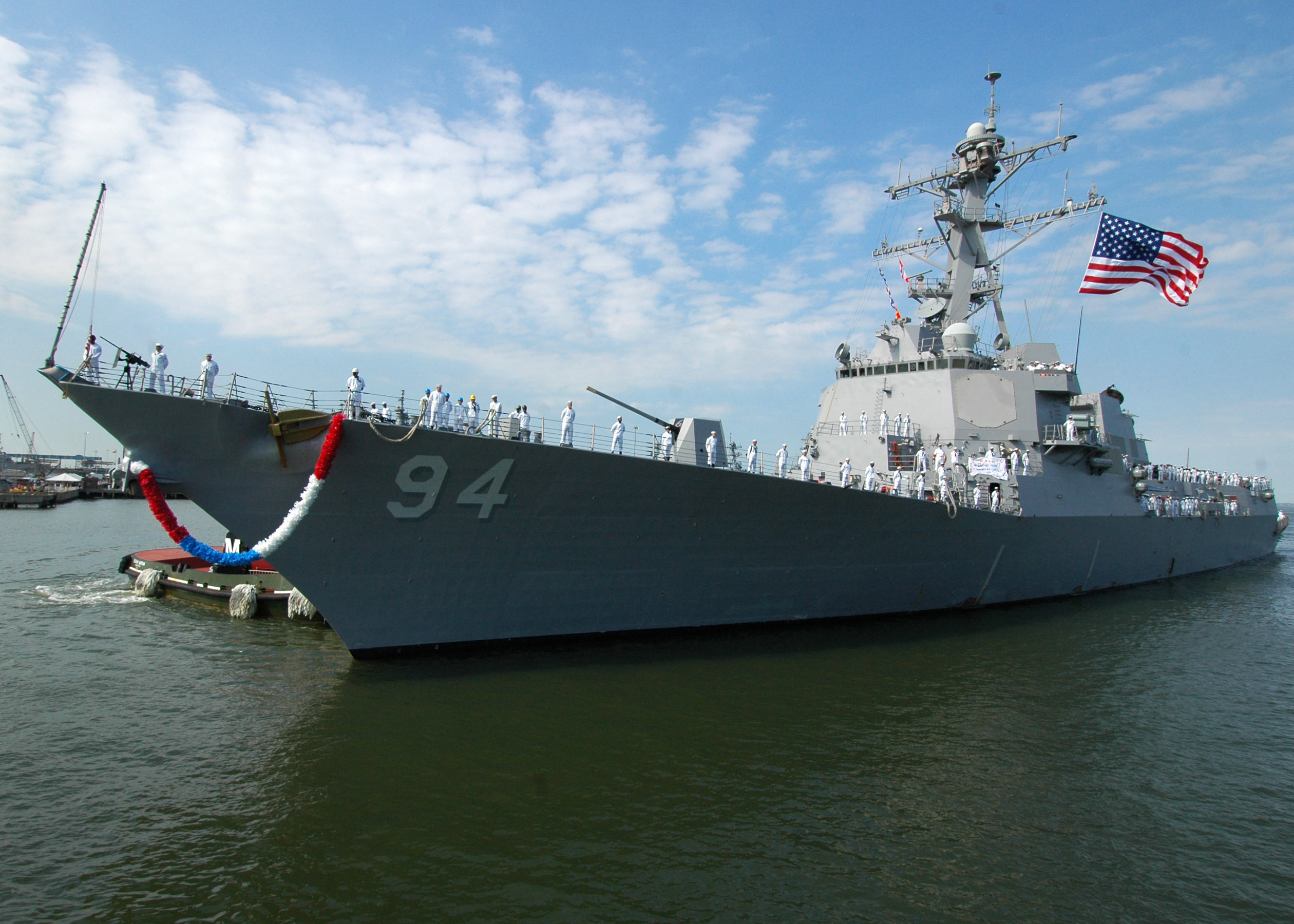 US_Navy_070703-N-6403R-002_Guided-missile_destroyer_USS_Nitze_(DDG_94)_pulls_into_port_at_Naval_Station_Norfolk_after_a_six-month_deployment_as_part_of_Bataan_Expeditionary_Strike_Group_(ESG).jpg