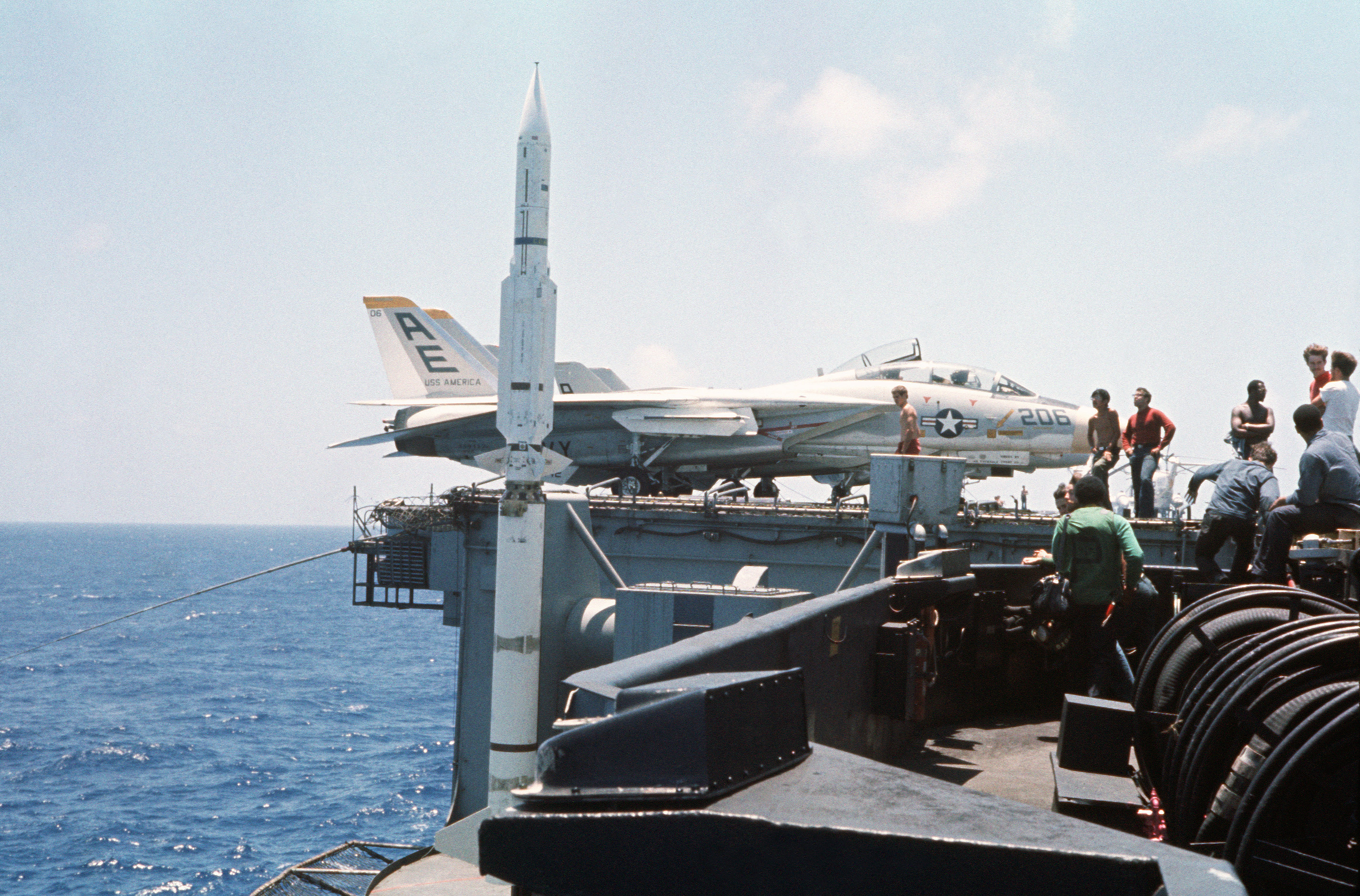 USS_America_with_standard_missile.jpg