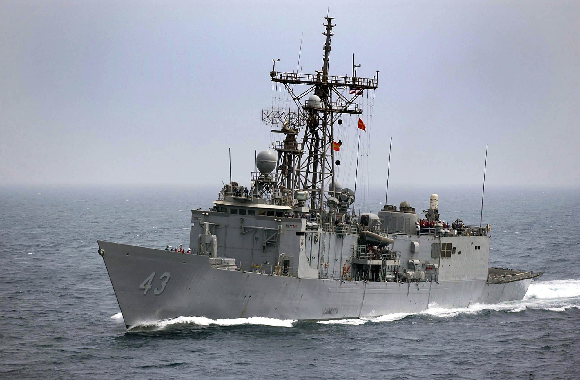 USS_Thach_FFG-43.jpg