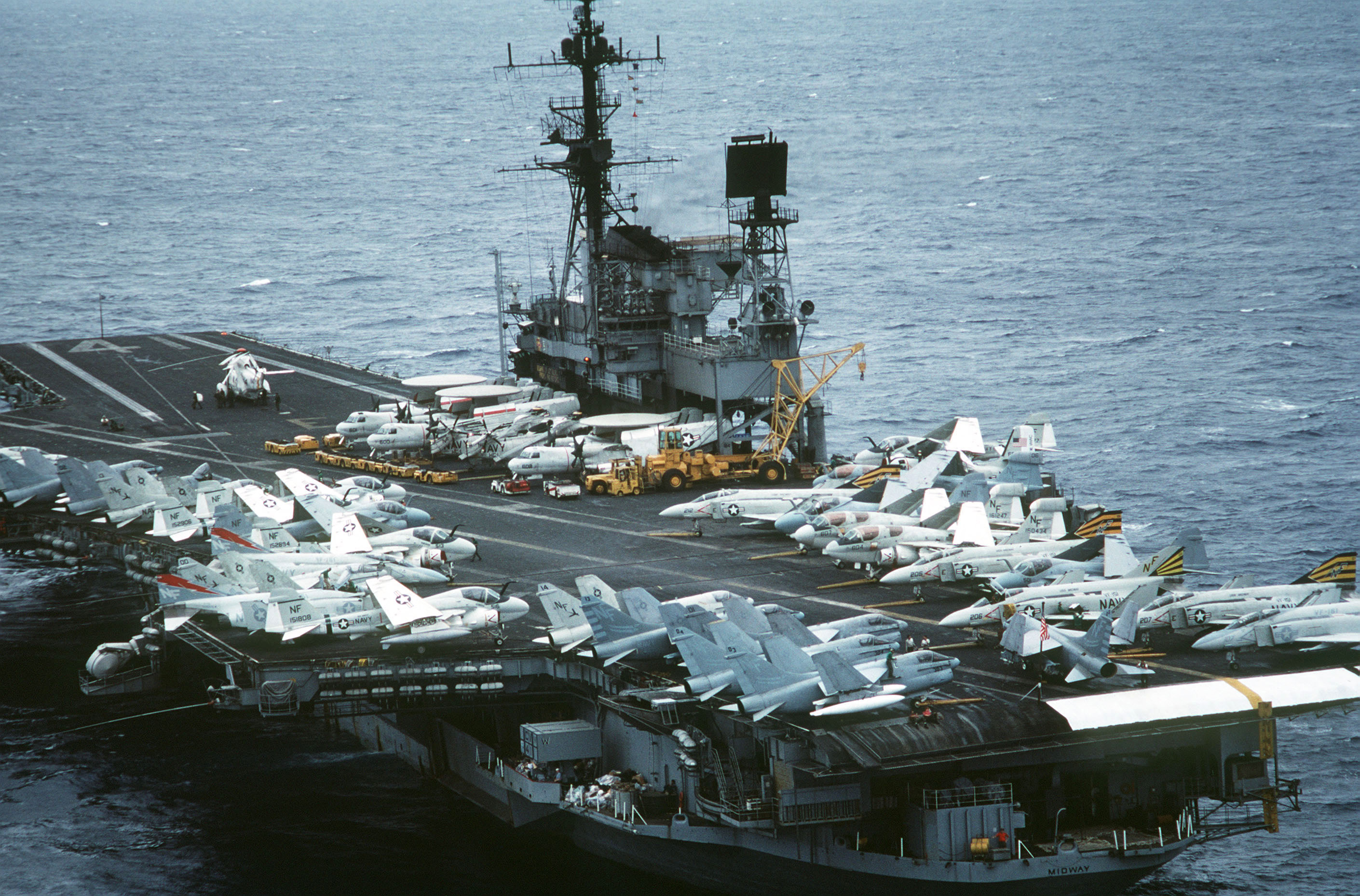 Aerial_view_%28aft%29_of_USS_Midway_%28CV-41%29_on_17_May_1984.jpg