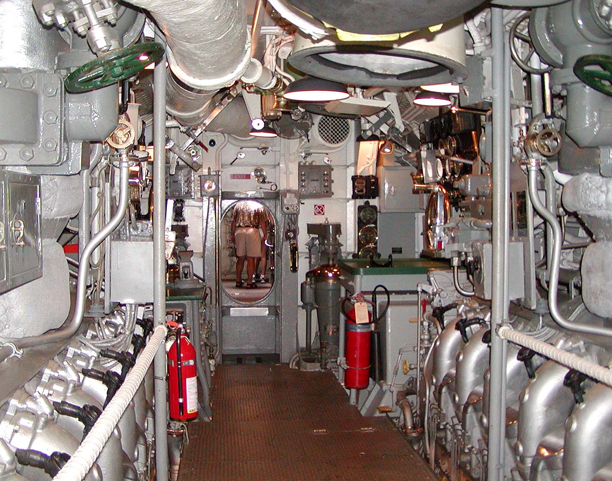 USS_Bowfin_interior_2.jpg