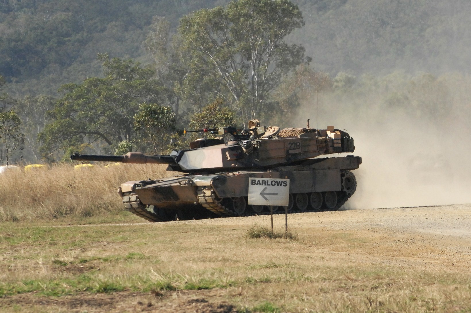 Australian_Army_Abrams_tank_July_2011.jpg