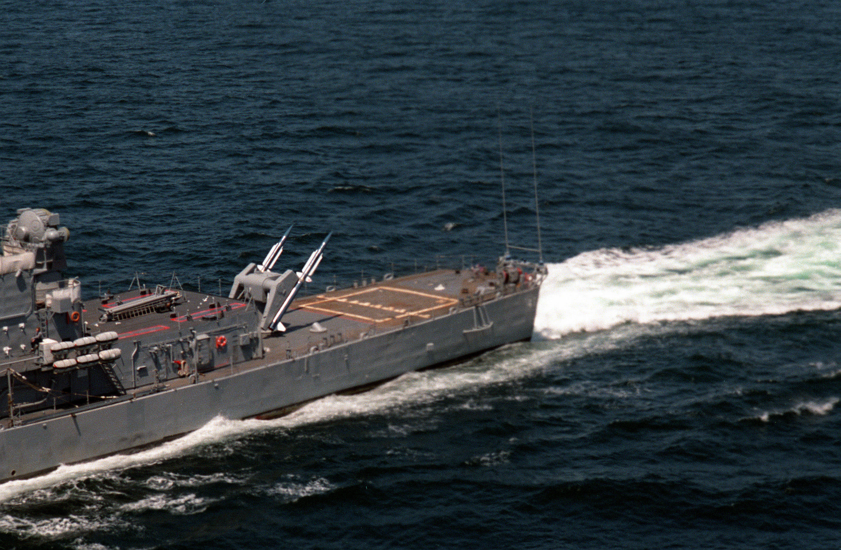 USS_King_%28DDG-41%29_stern_with_RIM-67_missile_launcher_1983.jpeg