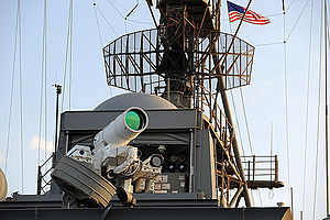 300px-Laser_Weapon_System_aboard_USS_Ponce_%28AFSB%28I%29-15%29_in_November_2014_%2805%29.JPG