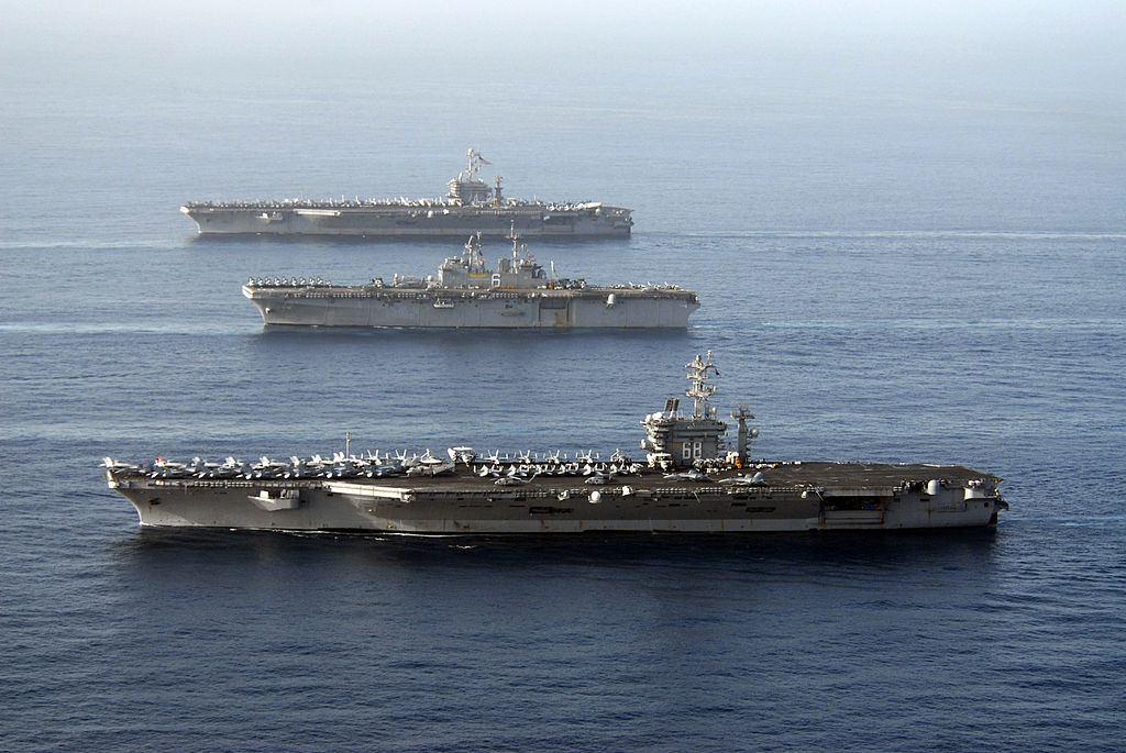 1024px-US_Navy_070522-N-8157C-240_%28from_foreground%29_USS_Nimitz_%28CVN_68%29%2C_USS_Bonhomme_Richard_%28LHD_6%29_and_USS_John_C._Stennis_%28CVN_74%29_transit_the_Gulf_of_Oman.jpg
