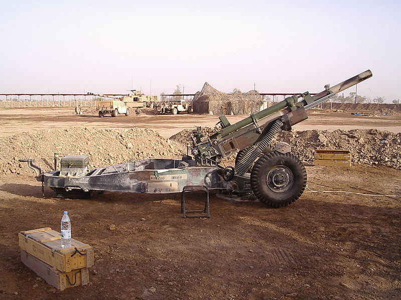 800px-M102_Howitzer_A1206_Tai_Iraq_2004.JPG