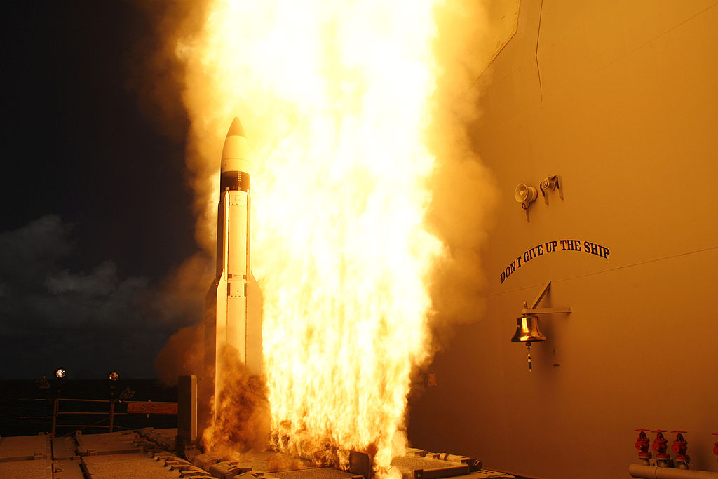 1024px-USS_Lake_Erie_%28CG-70%29_SM-3_start.jpg