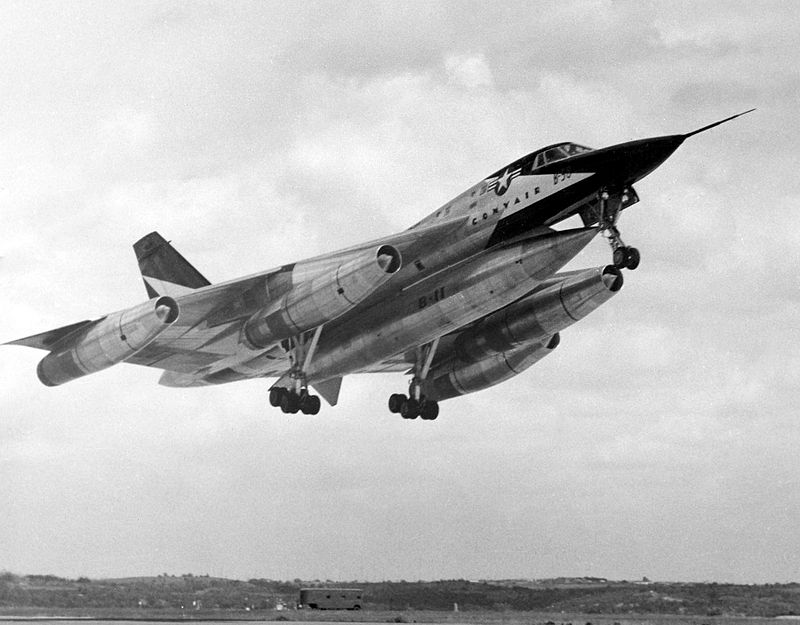 800px-Convair_XB-58_Hustler_during_takeoff_061101-F-1234P-008.jpg