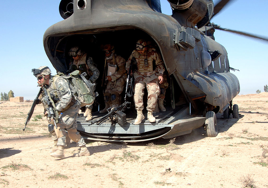 1024px-Chinook_Iraq_Operation_Swarmer_CH43_060316-N-5438H-011.jpg