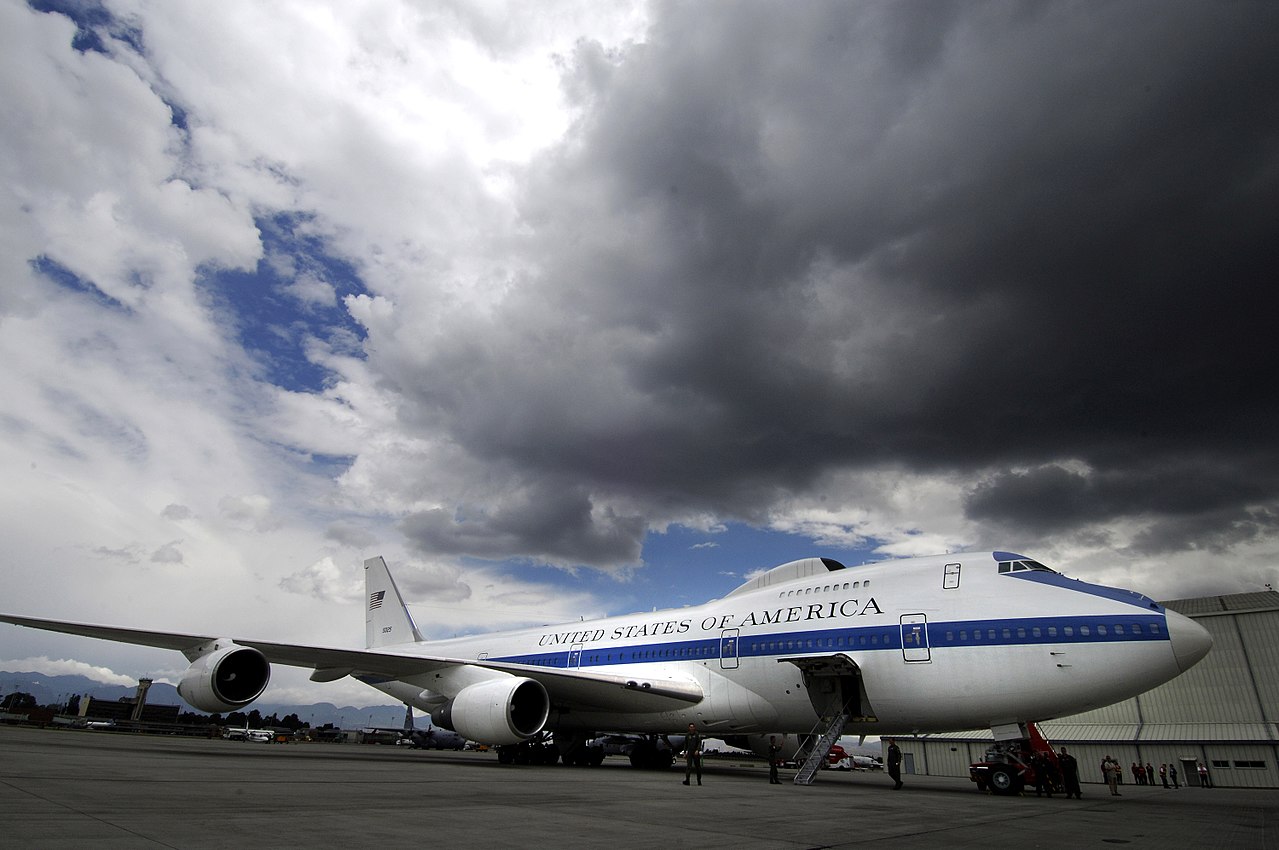 1280px-Boeing_E-4B_in_Bogota.jpg