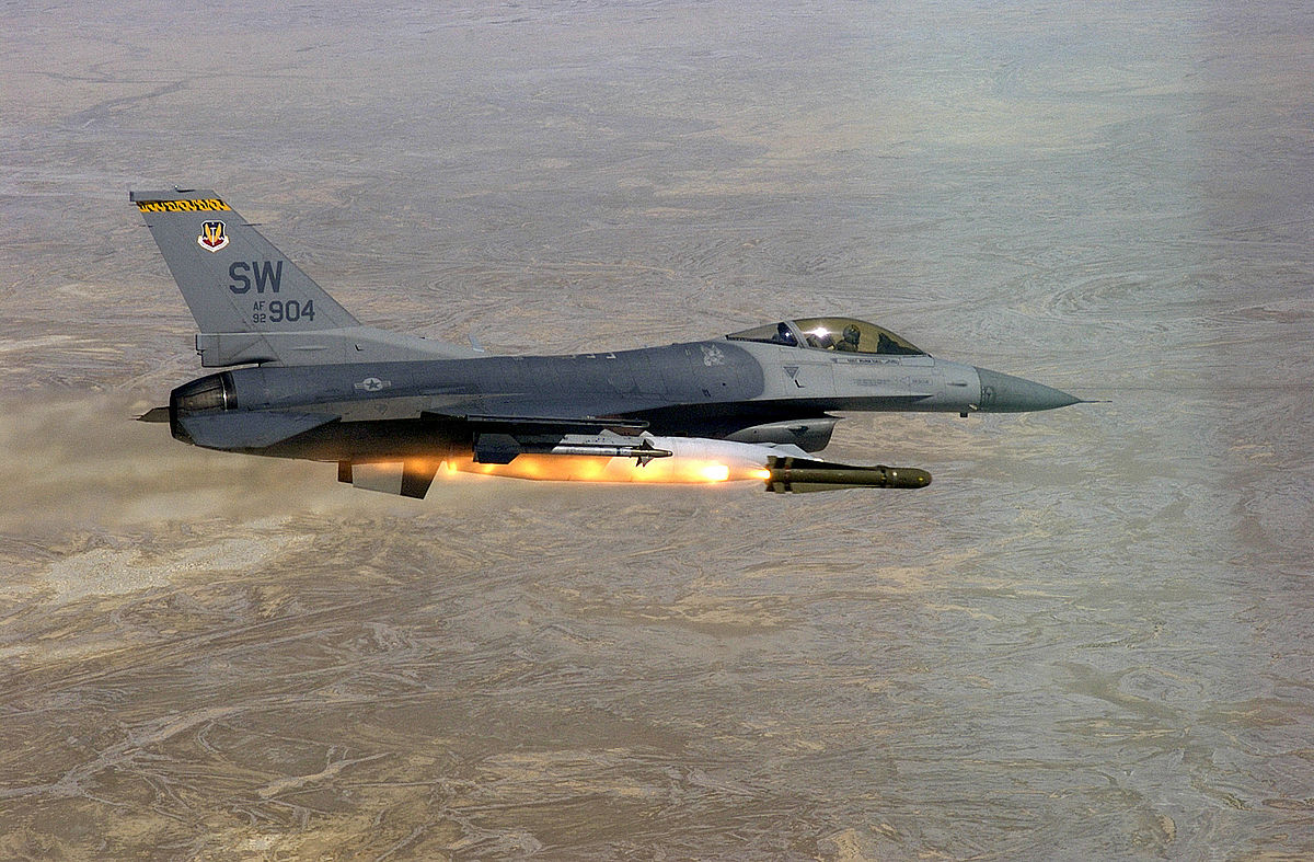 1200px-F-16_Fighting_Falcon_launching_AGM-65D_Maverick_during_Combat_Hammer_2002.jpg