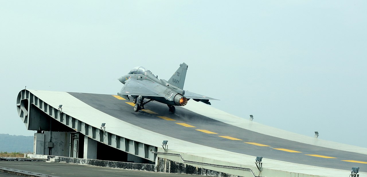 1280px-HAL_Tejas_NP-1_takes-off_from_the_Shore_Based_Test_Facility_at_INS_Hansa%2C_Goa.JPG