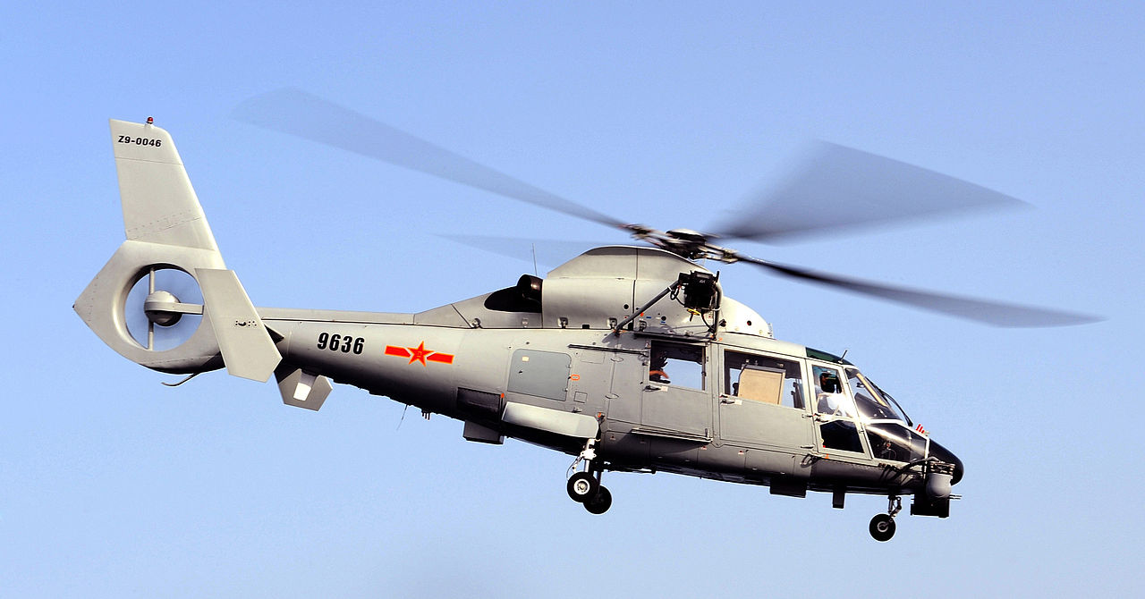 1280px-Chinese_Helicopter_Lands_on_HMS_Cornwall_MOD_45150752.jpg
