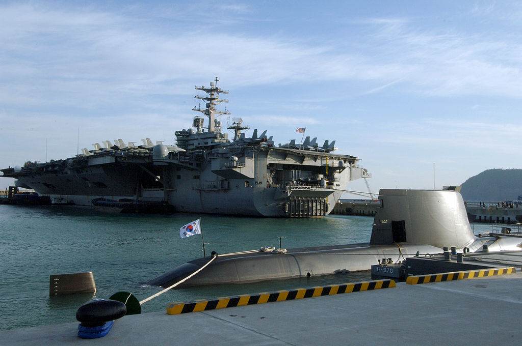 1024px-USS_Nimitz_%28CVN_68%29_%26_ROKS_Son_Won-il_%28SS_072%29_in_Busan%2C_ROK.jpg