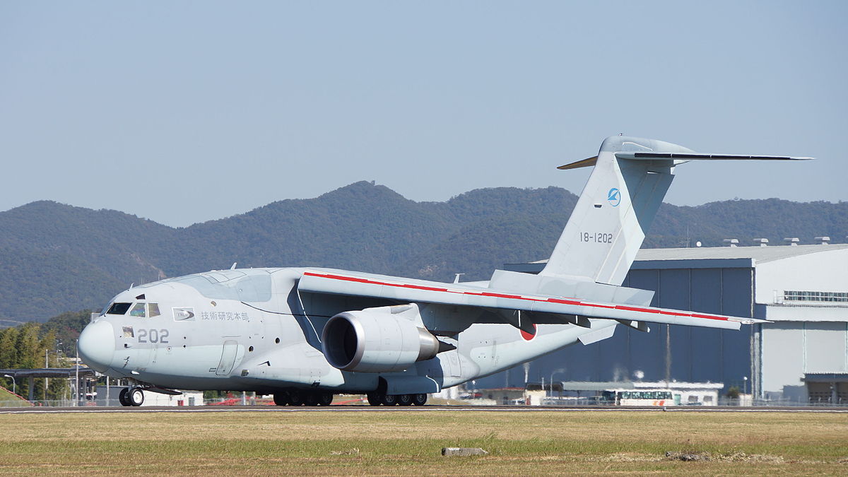 1200px-JASDF_XC-2%2818-1202%29_at_Gifu_Air_Base_October_25%2C_2015_b.JPG