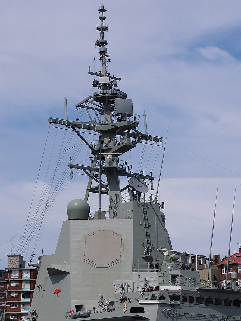 800px-HMAS_Hobart_upper_superstructure_and_mast_December_2017.jpg