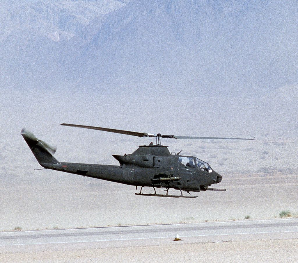 1024px-Army_AH-1S_1985_crop.jpg