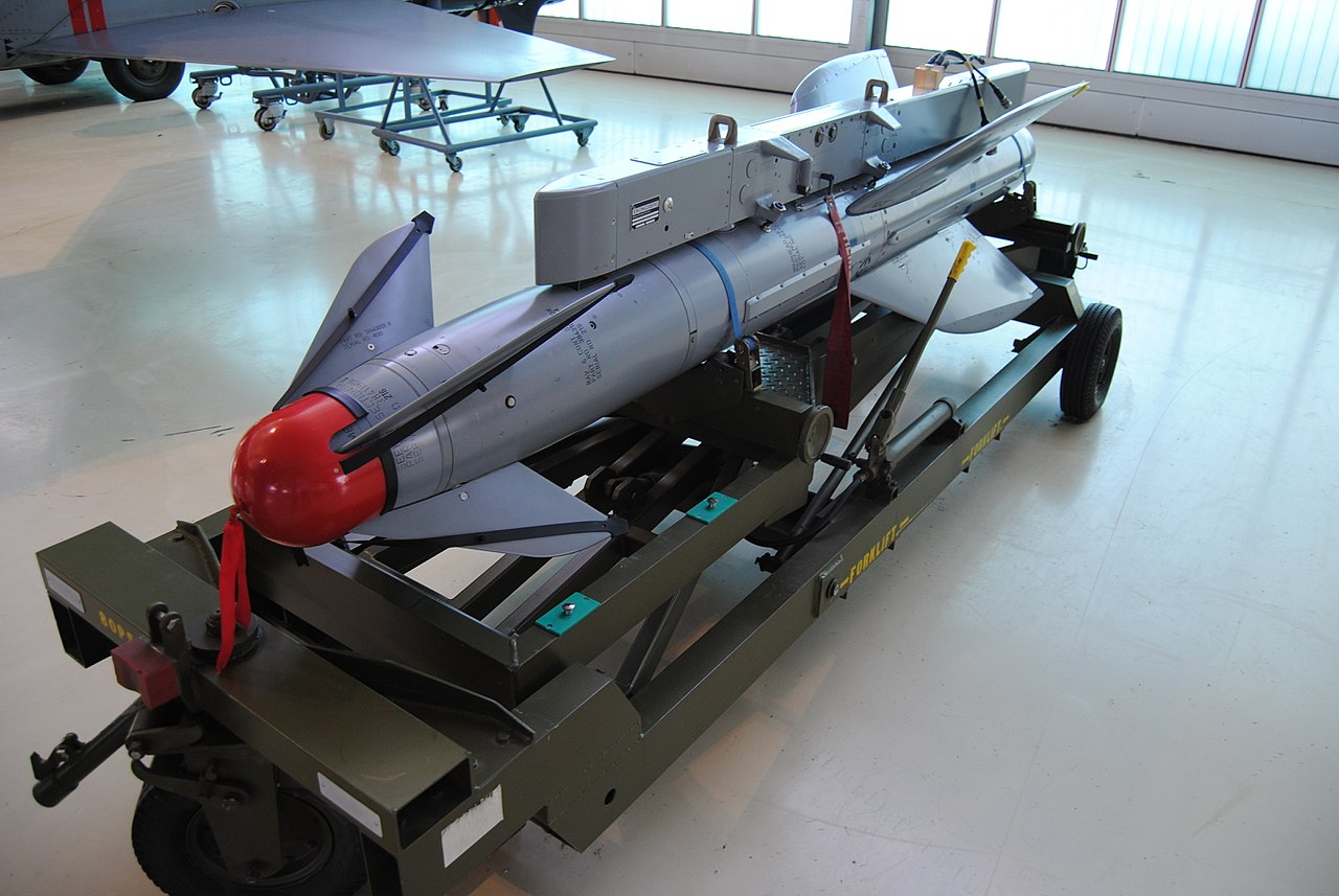 1280px-Penguin_MK3_%28missile%29.jpg