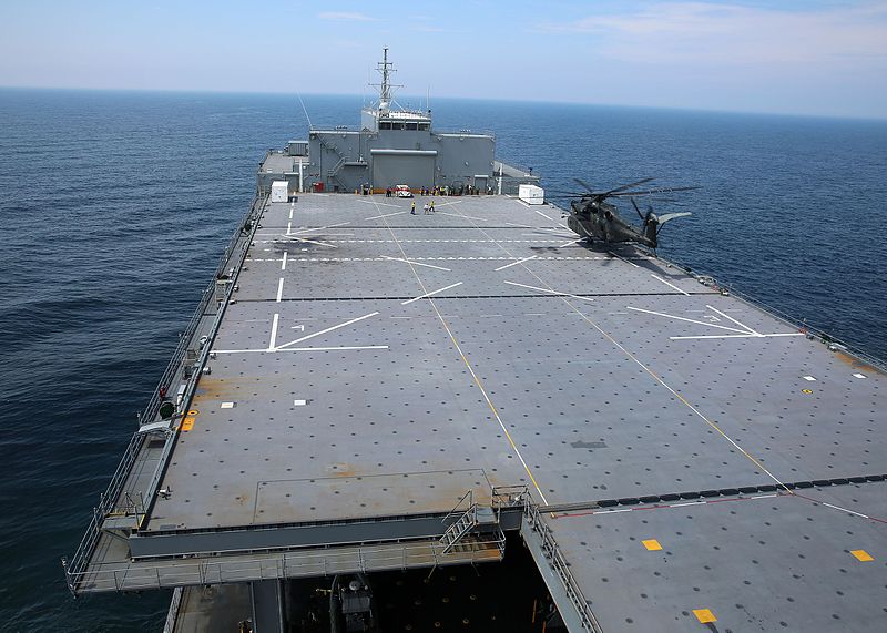 800px-MH-53E_of_HM-15_lands_on_USNS_Lewis_B._Puller_%28T-ESB-3%29_on_16_June_2016.JPG
