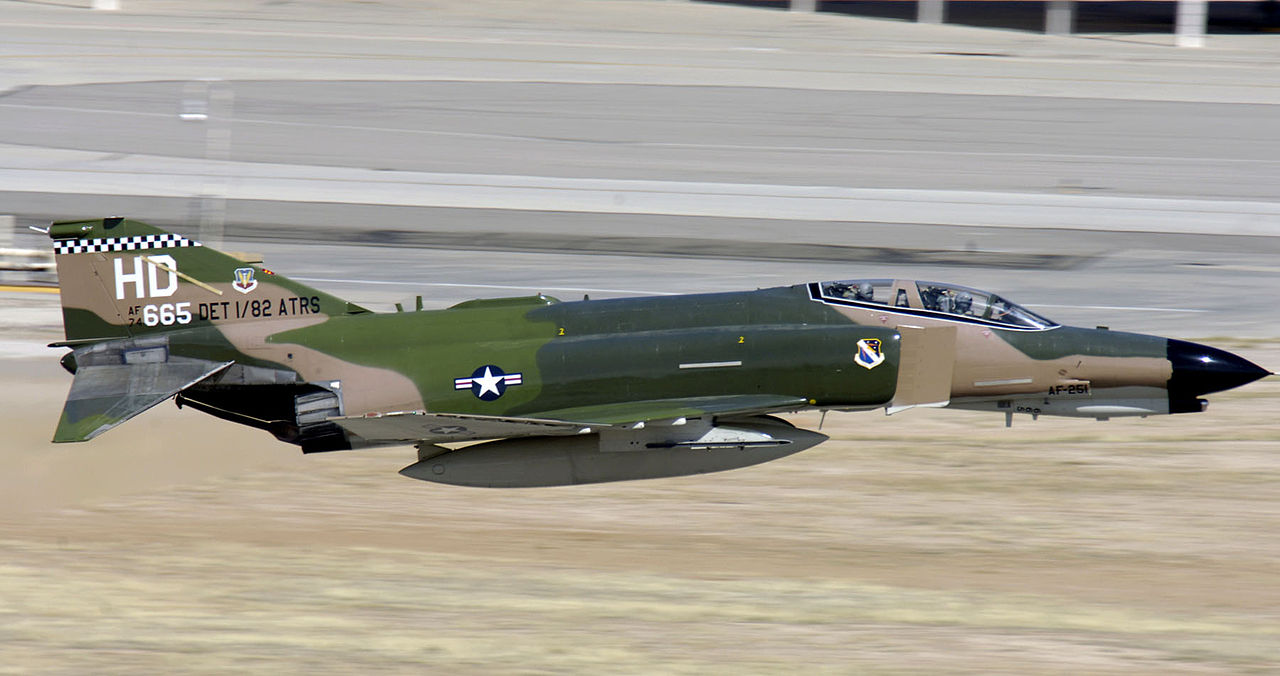 1280px-F-4_Phantom_II%2C_Davis-Monthan.JPG