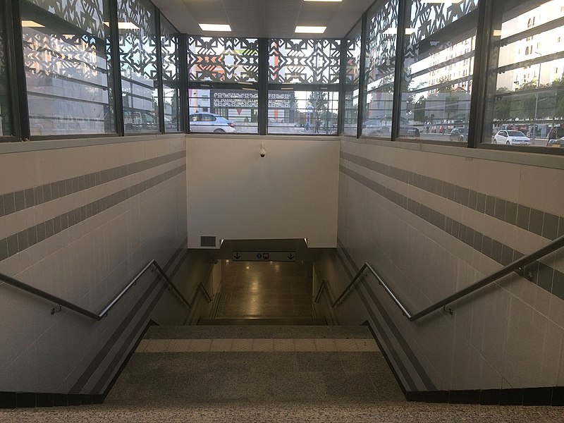 800px-Photo_ain_naadja_metro_11042018_003.jpg
