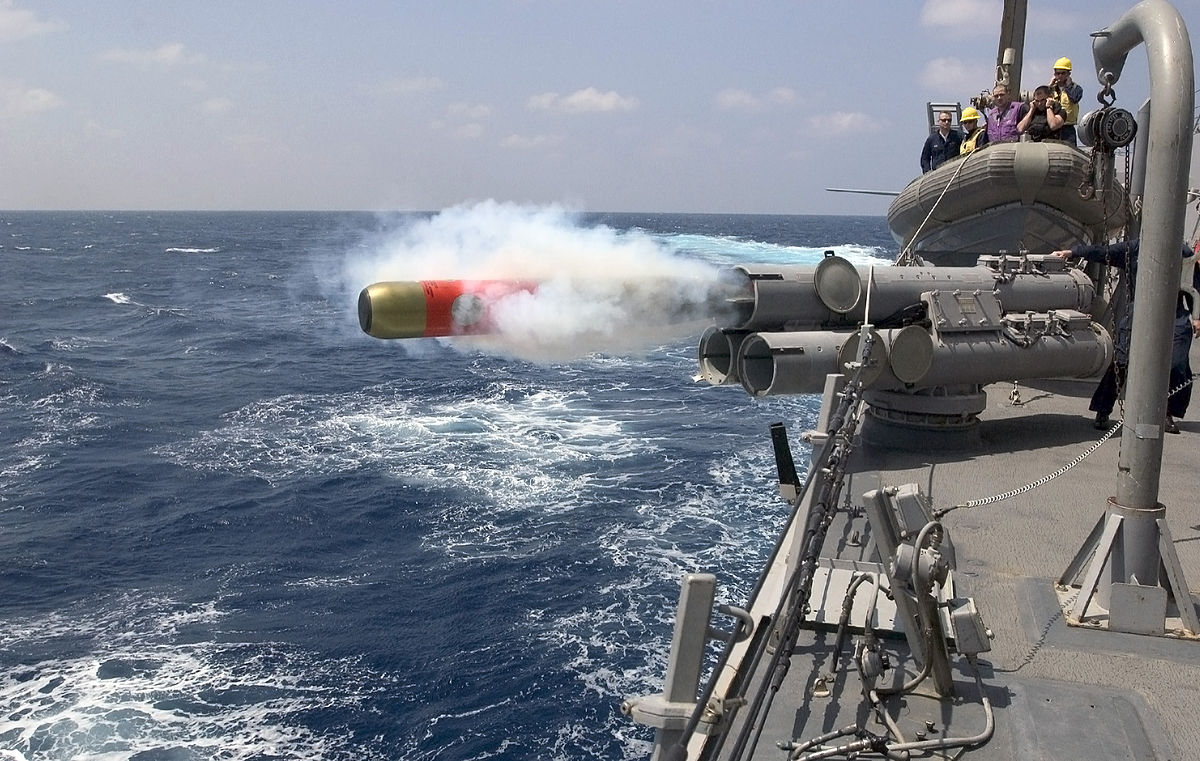 1200px-MK46_torpedo_launch.jpg