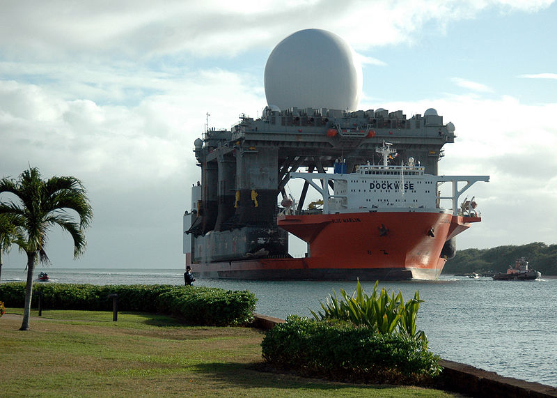 800px-X_band_radar_platform_entering_Pearl_on_Heavy_lift_Marlin.jpg