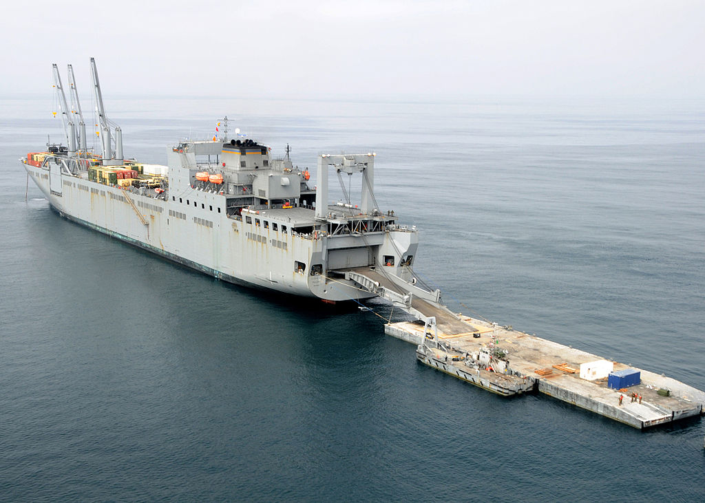 1024px-US_Navy_080722-N-1424C-511_The_Military_Sealift_Command_roll-on-roll-off_ship_USNS_Pililaau_%28T-AKR_304%29_is_anchored_off_the_coast_of_Red_Beach.jpg