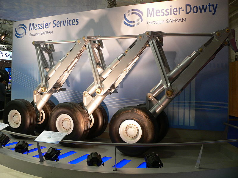 800px-A400M_landing_gear_P1220828.jpg