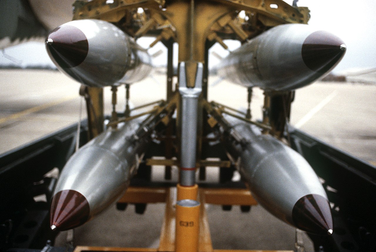 1280px-B-61_bomb_rack.jpg