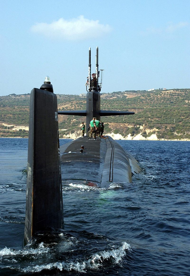 800px-USS_Newport_News_SSN-750_Oct04_aft.jpg
