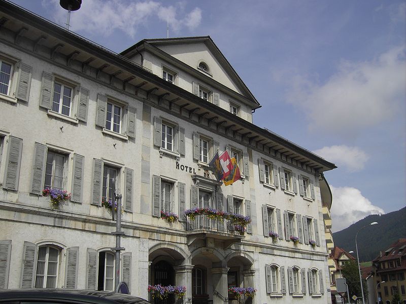 800px-Tavannes_Hotel_de_Ville.jpg