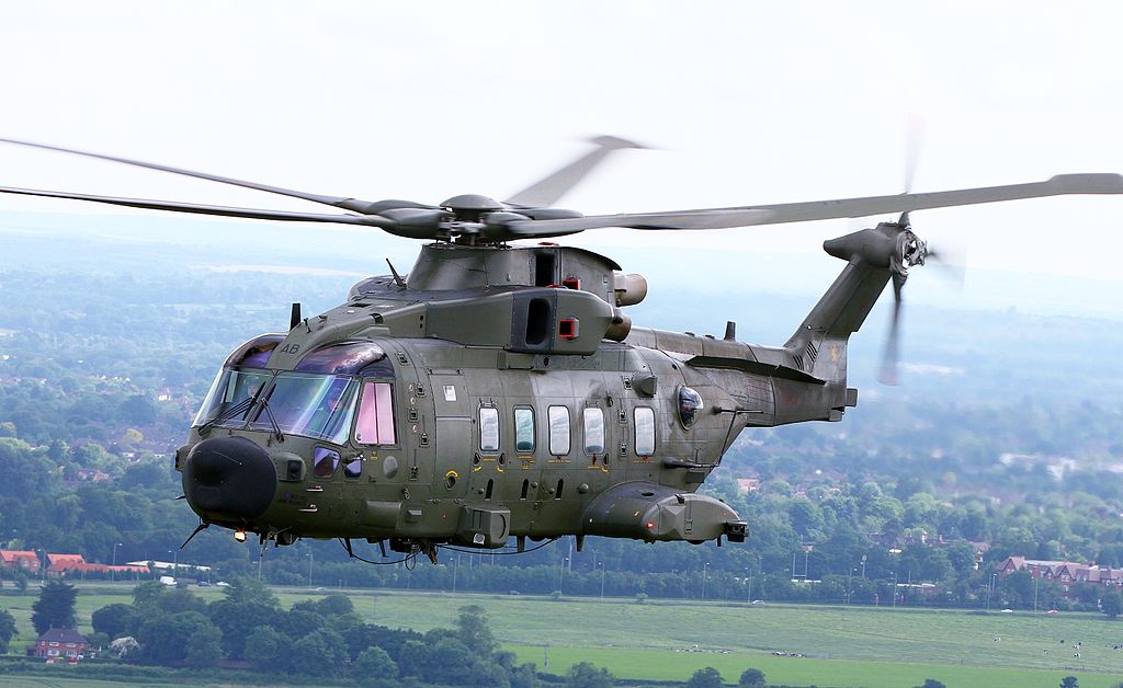 1024px-Royal_Air_Force_Merlin_HC3A_helicopter_training_flight_over_Oxfordshire%2C_Buckinghamshire_%28cropped%29.jpg