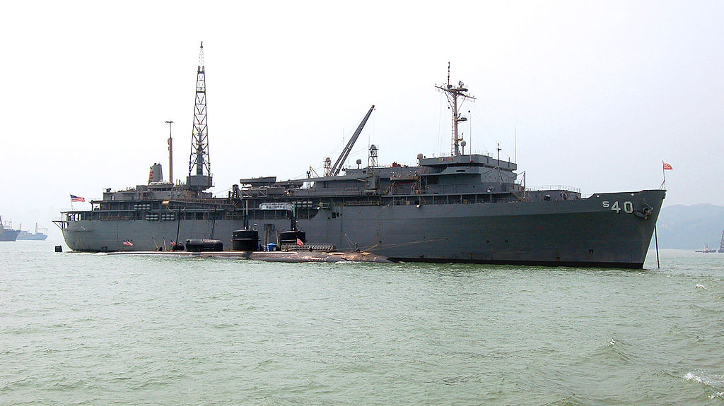 1024px-USS_Frank_Cable_AS-40.jpg