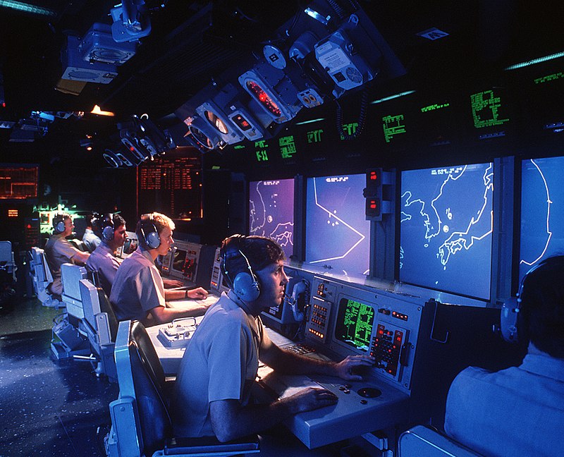 800px-USS_Vincennes_%28CG-49%29_Aegis_large_screen_displays.jpg