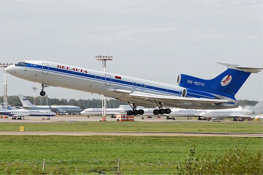 1024px-Belavia_Tupolev_Tu-154M_Beltyukov.jpg