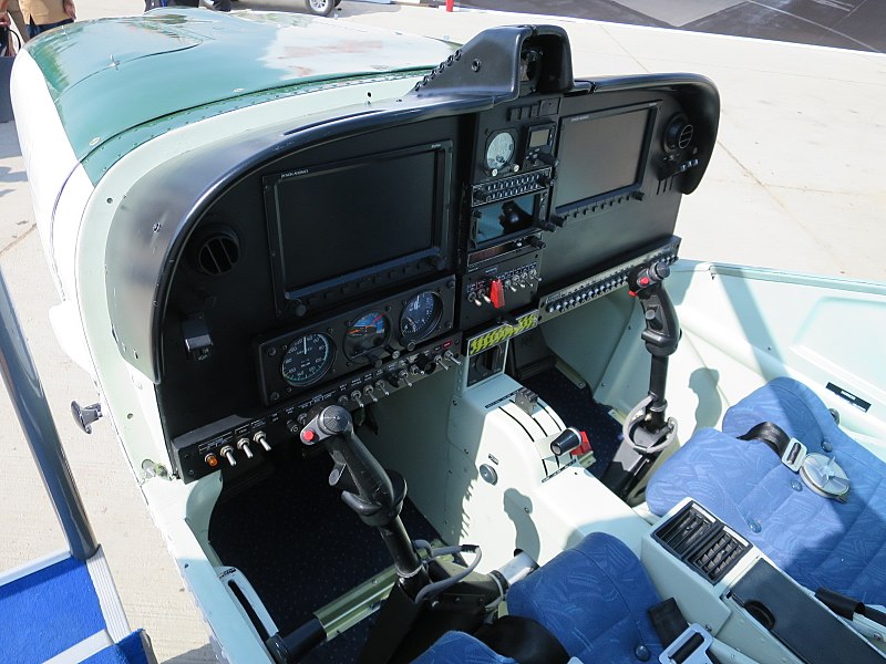 800px-PAC_Super_Mushshak_cockpit.jpg