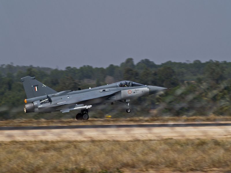 800px-AeroIndia-09_HAL_Tejas.jpg