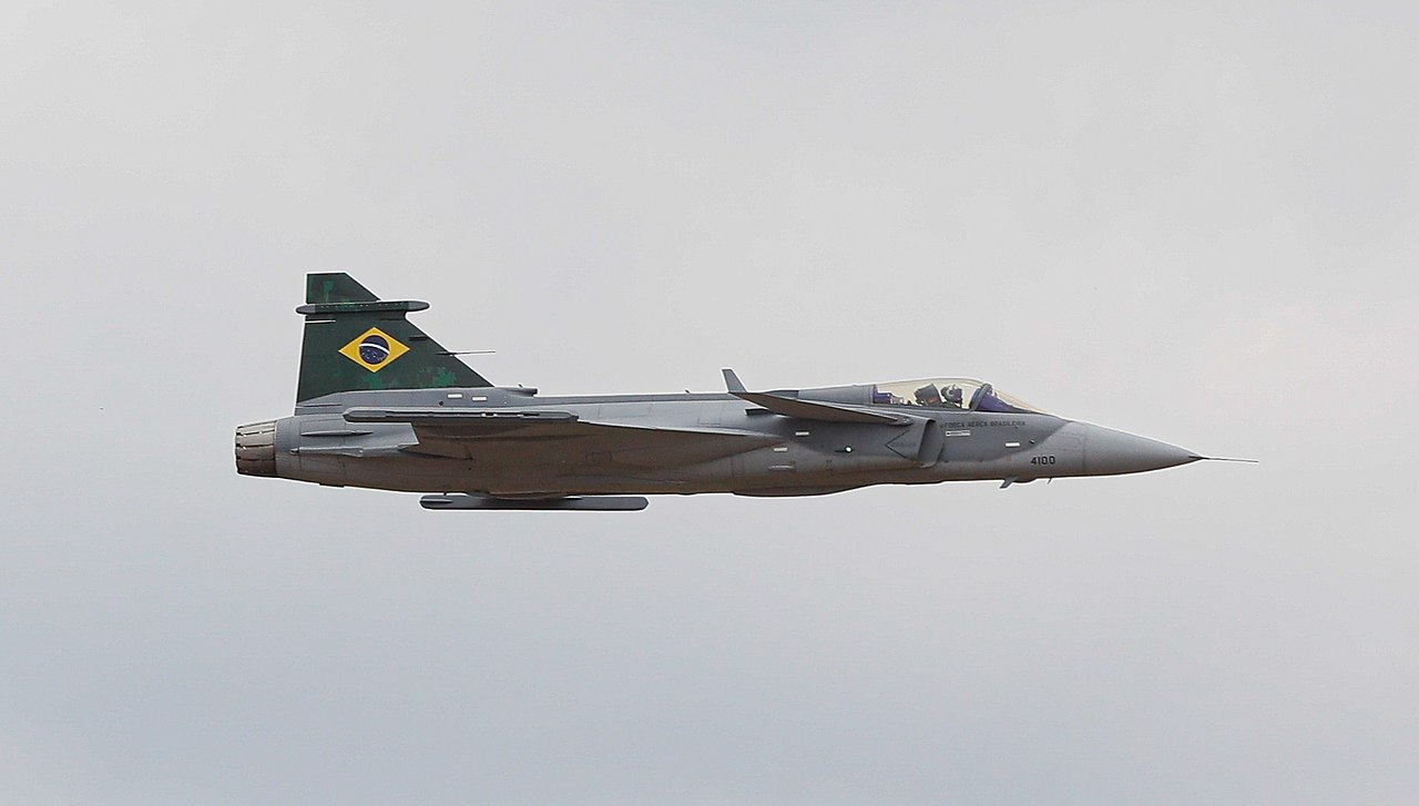 1280px-Brazilian_Gripen_F-39E_%28cropped%29.jpg