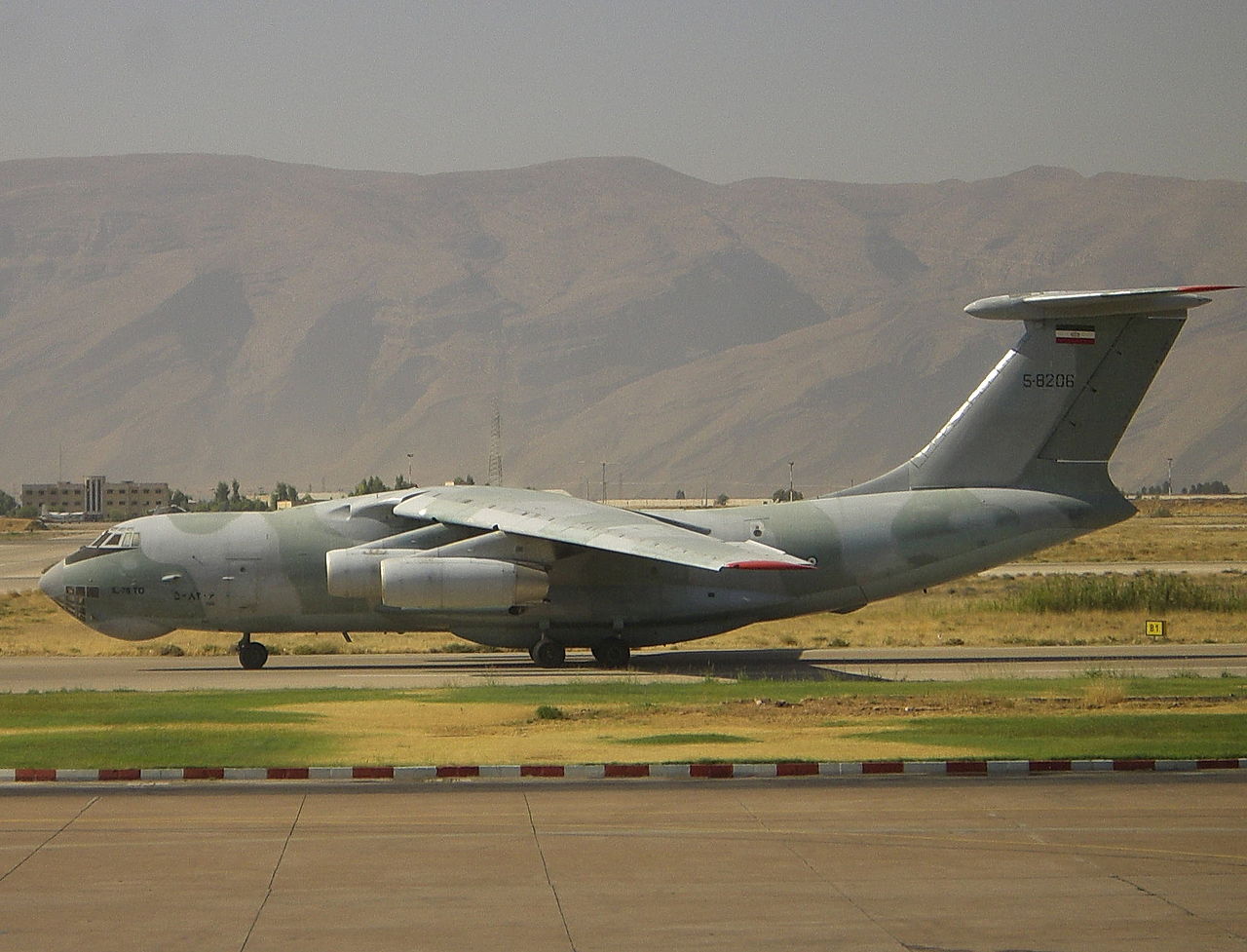 1280px-IlyushinIl76a.jpg