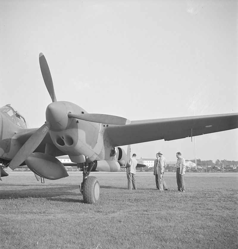 800px-Lockheed_P-38G-1-LO_Lightning_LOC_fsa.8d22579.jpg