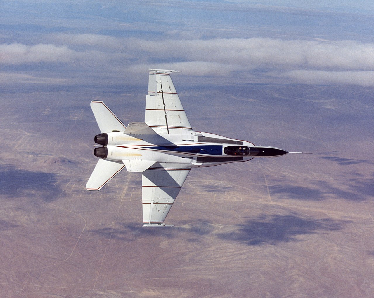 1280px-X-53_Active_Aeroelastic_Wing_NASA_test_aircraft_EC03-0039-1.jpg