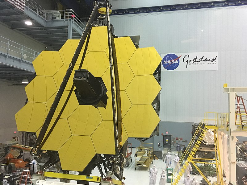 800px-James_Webb_Space_Telescope_Revealed_%2826832090085%29.jpg