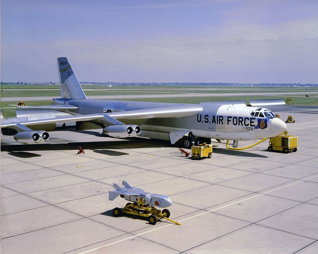 1024px-B-52G_with_Quail_D4C-6086-061961_%287251460322%29.jpg