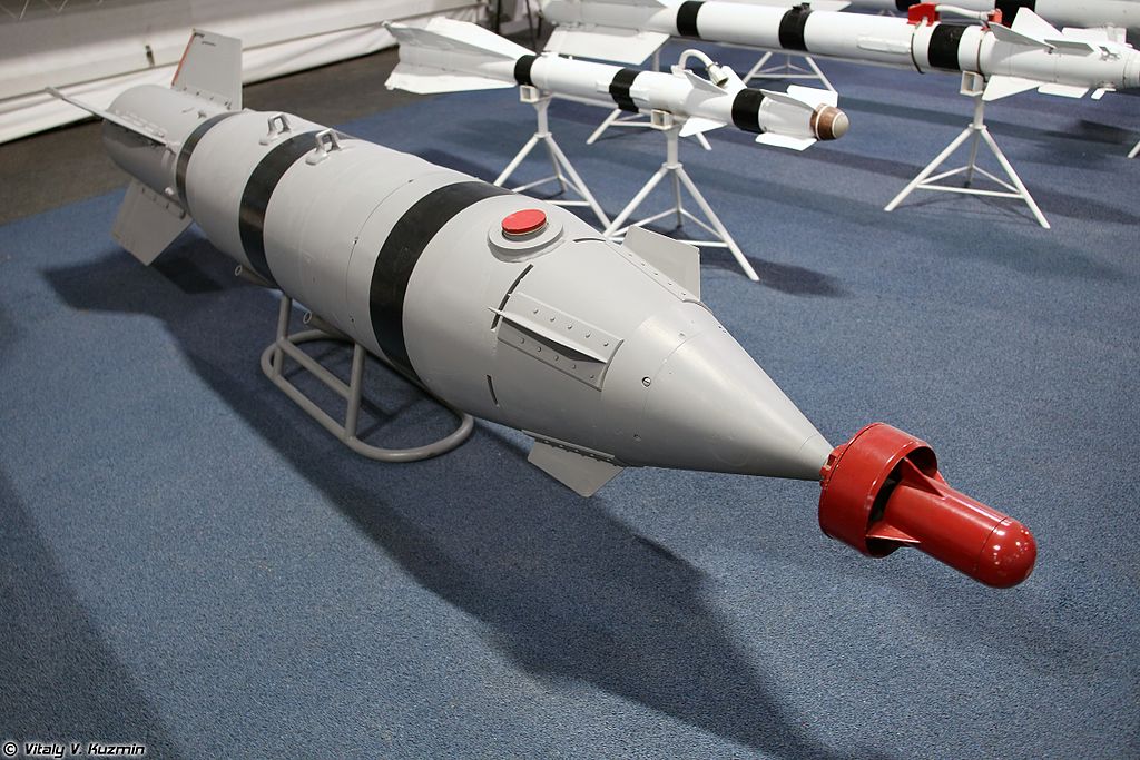 1024px-KAB-500L_aerial_bomb_in_Park_Patriot_01.jpg