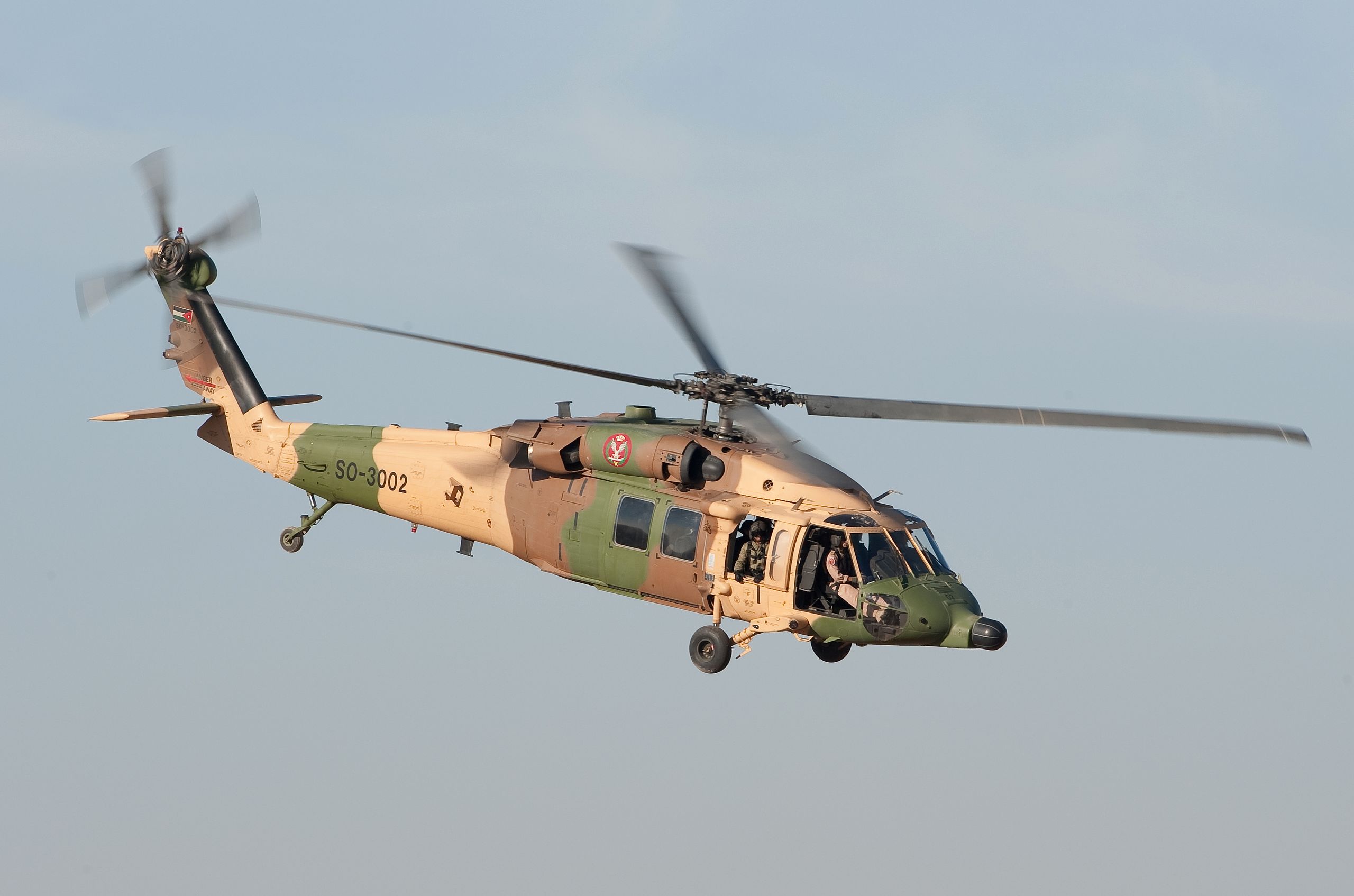 2560px-Jordanian_Air_Force_UH-60_Black_Hawk_helicopter.jpg