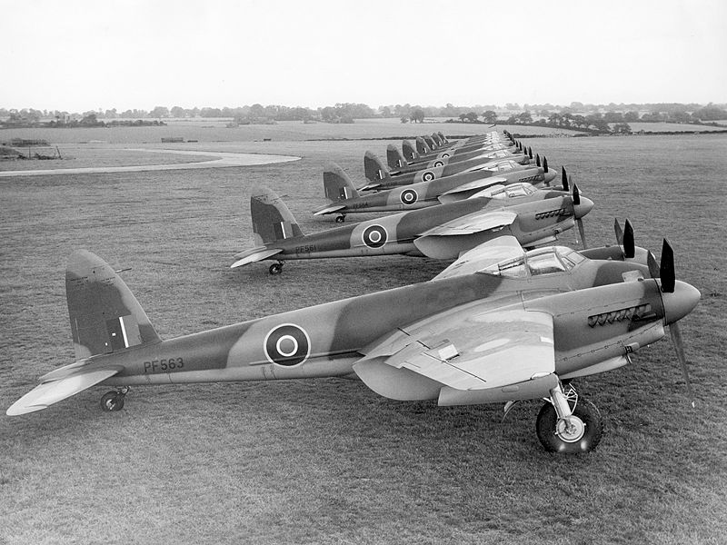 800px-De_Havilland_Mosquito_IV_ExCC.jpg