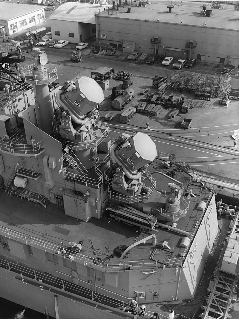 800px-Talos_missile_guidance_radars_on_USS_Oklahoma_City_%28CLG-5%29%2C_in_October_1963_%28NH_98688%29.jpg