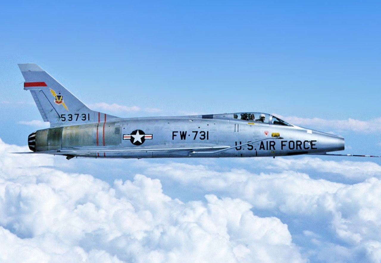 1280px-F-100_Rogers_Dry_Lake.jpg
